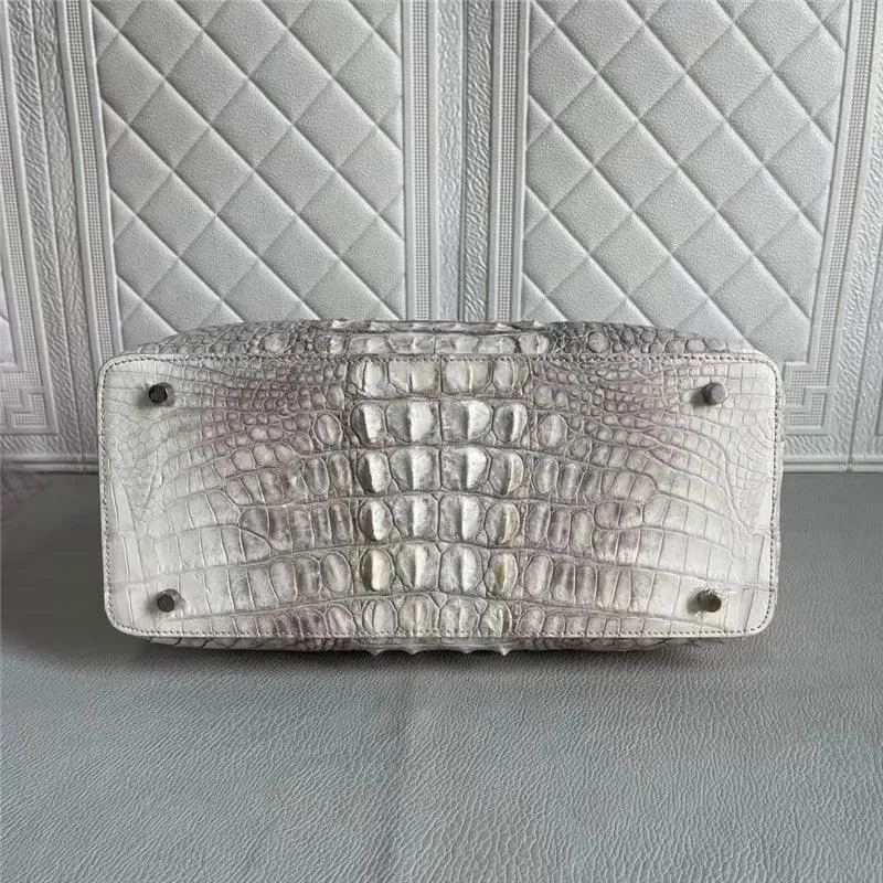 Elegant Crocodile Leather Tote Bag: A Statement of Luxury for Fashion-Forward Women