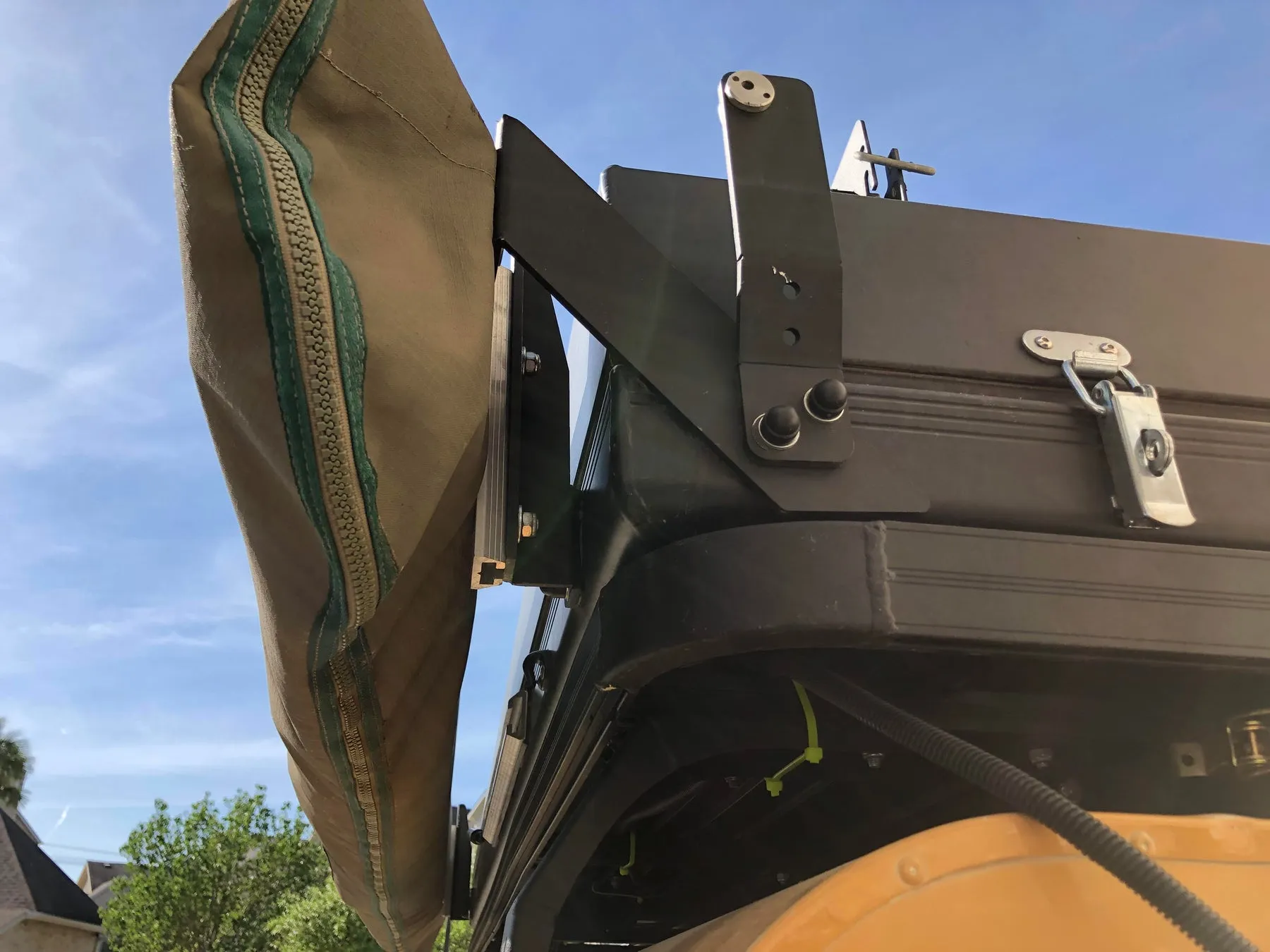 Rugged Bound Ostrich Wing Junior Awning